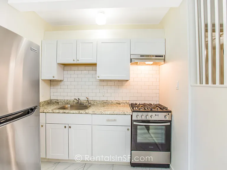 1215 2nd Ave #B — Photo 3