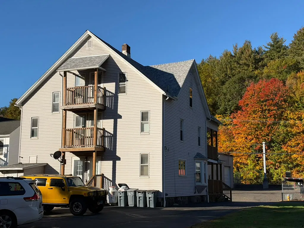 47 Railroad Avenue - 1 Fl — Photo 3