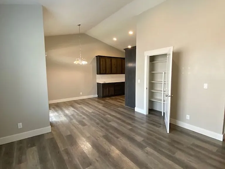 564 NE Cherry St — Photo 6