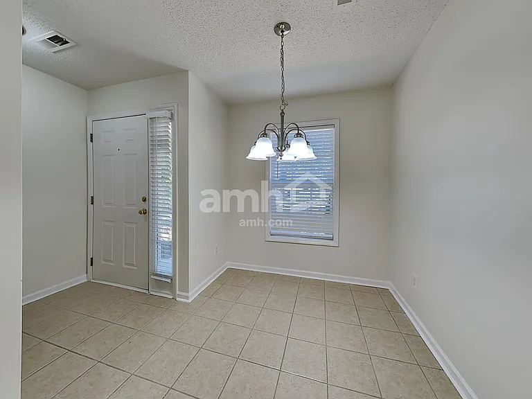 5500 Regent Village Dr — Photo 4