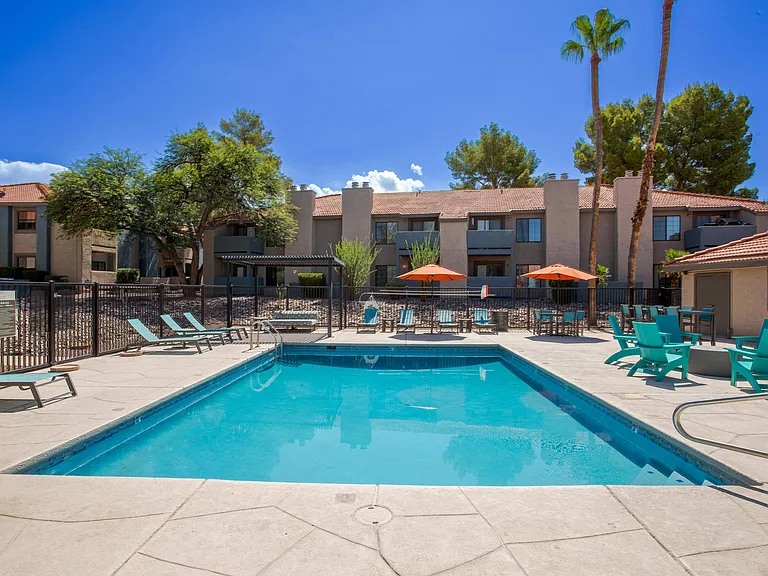 Peak at Oro Valley — Photo 32
