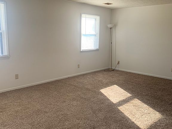5th image of 111 Bradford Dr