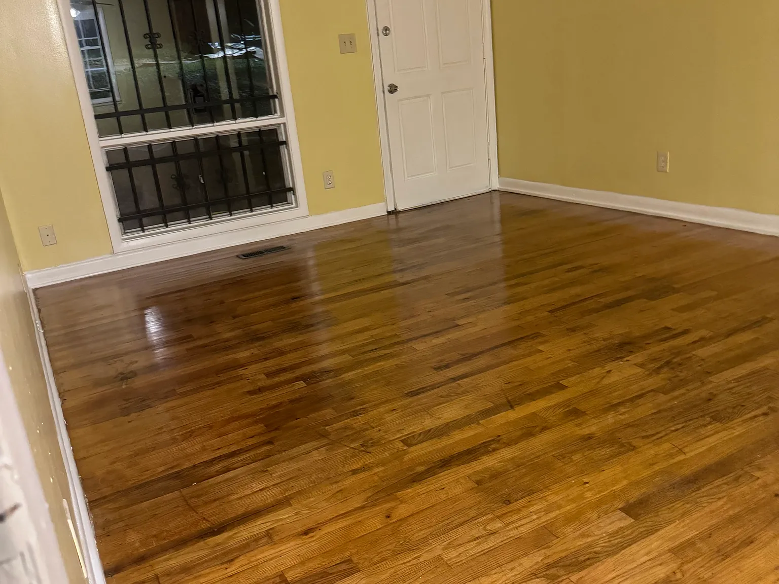 3 bed, 875 sqft, $1,300 — Photo 3