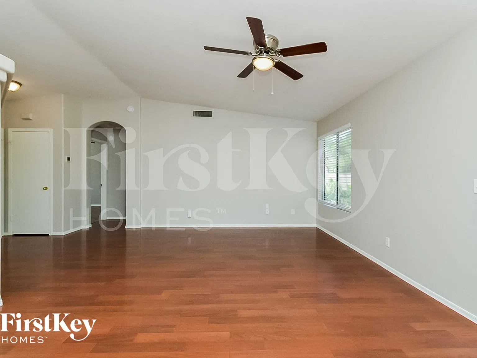 3 bed, 2.0 bath, 1358 sqft, $2,090 — Photo 3