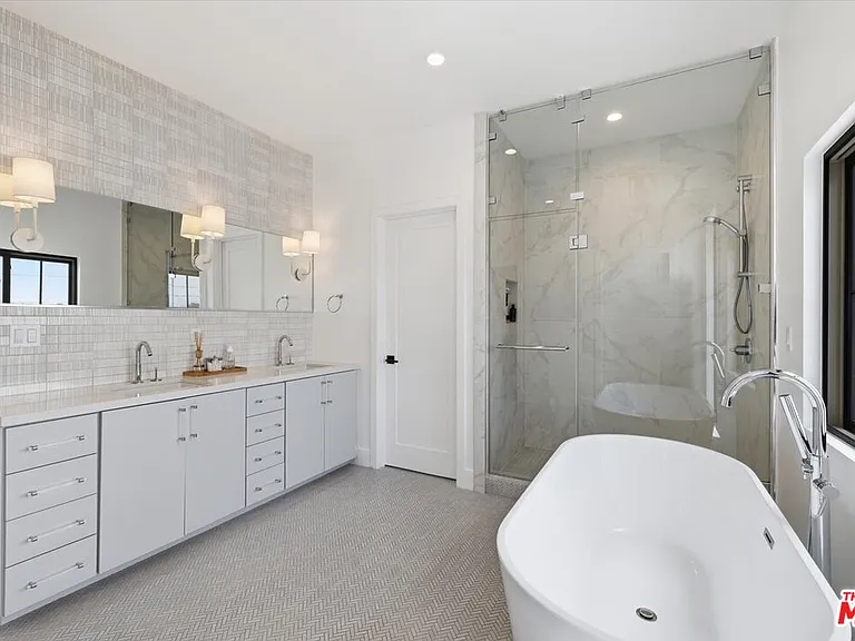 11003 Ocean Dr — Photo 43
