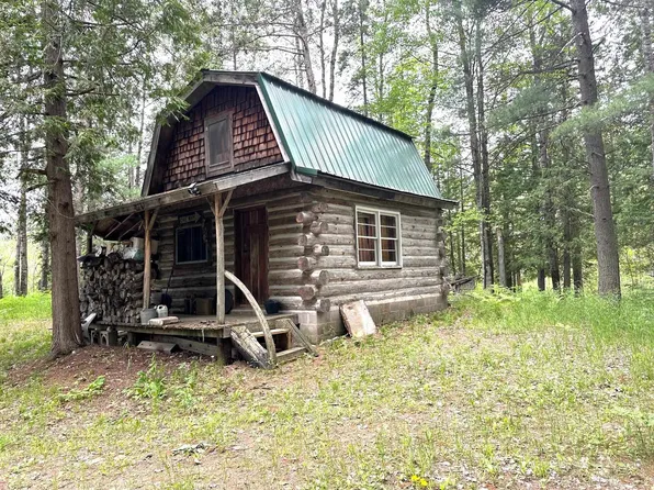 3 Lane, Menominee, MI 49858