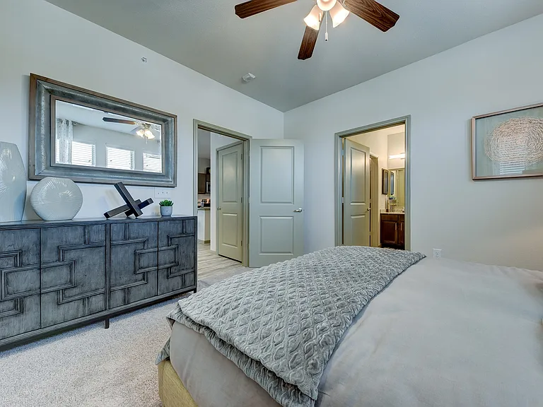 Estraya Westover Hills Apartments — Photo 30