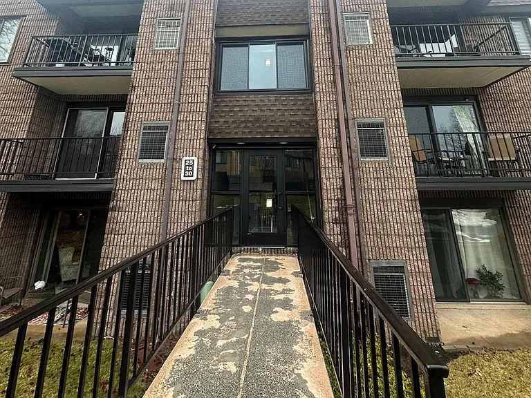 27 Oakridge Dr #2 — Photo 2