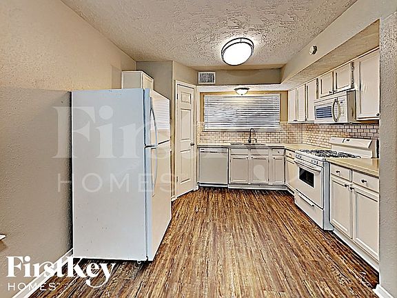 5th image of 2715 S Belgravia Dr