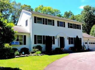 406 Broad Leaf Ln, Stroudsburg, PA 18360