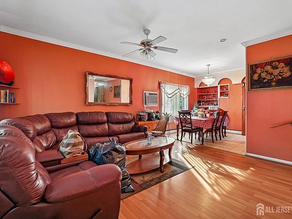 3rd image of 54 Atlantic St
