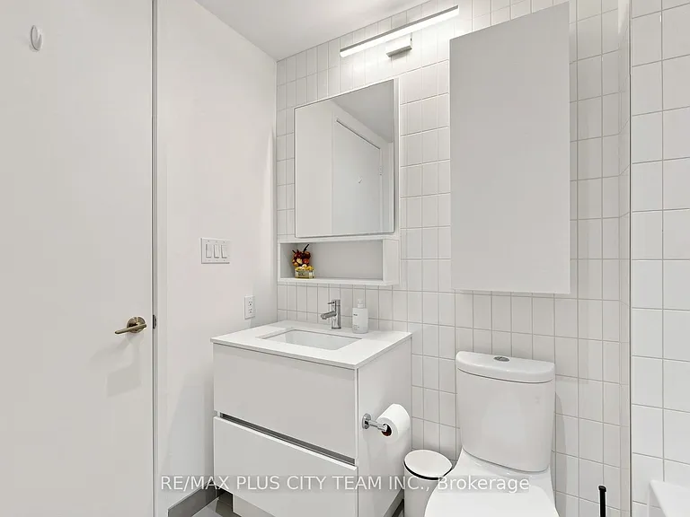 377 Madison Ave #503 — Photo 14