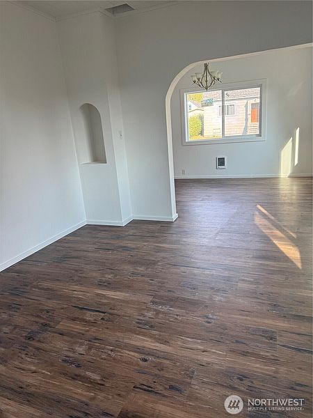 3rd image of 1118 Larch Street