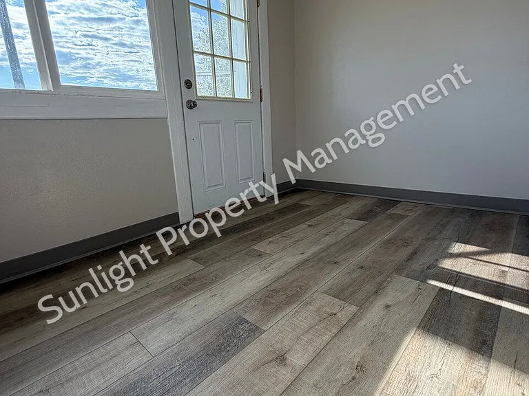 804 W 4th St — Photo 3