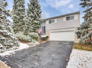 9050 Chestnut Dr, Hickory Hills, IL