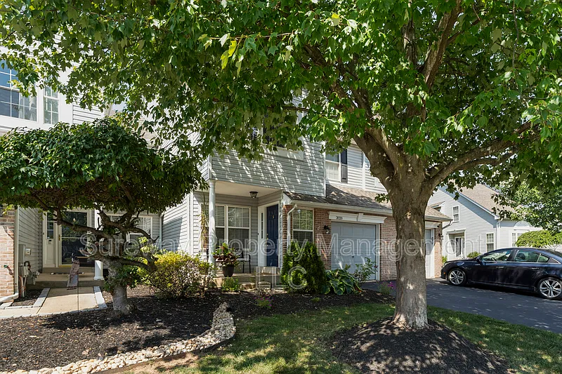 3 bed, 2.0 bath, 1994 sqft, $3,000 — Photo 2