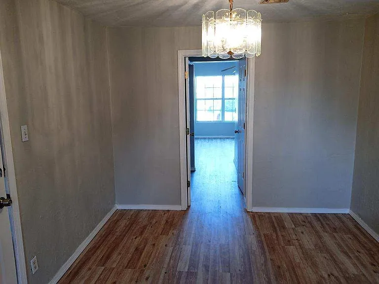 4322 NW Hoover Ave — Photo 16