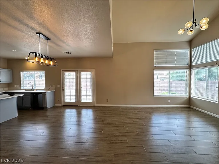 2024 Shining Feather Ln — Photo 5