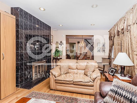2nd image of 2124 E 21st St