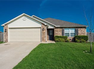 861 Meadowridge Ct, Centerton, AR 72719