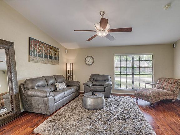 4th image of 454 Clear Creek Ln