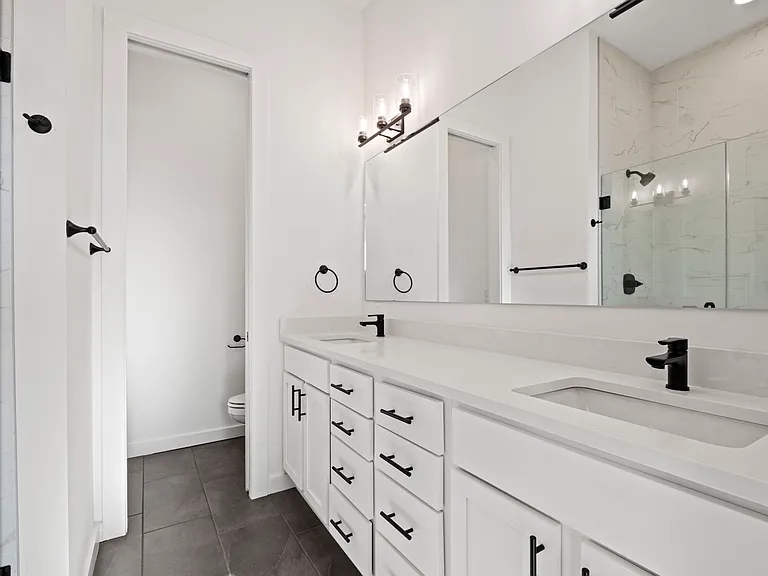 447 SW Longview Blvd — Photo 8