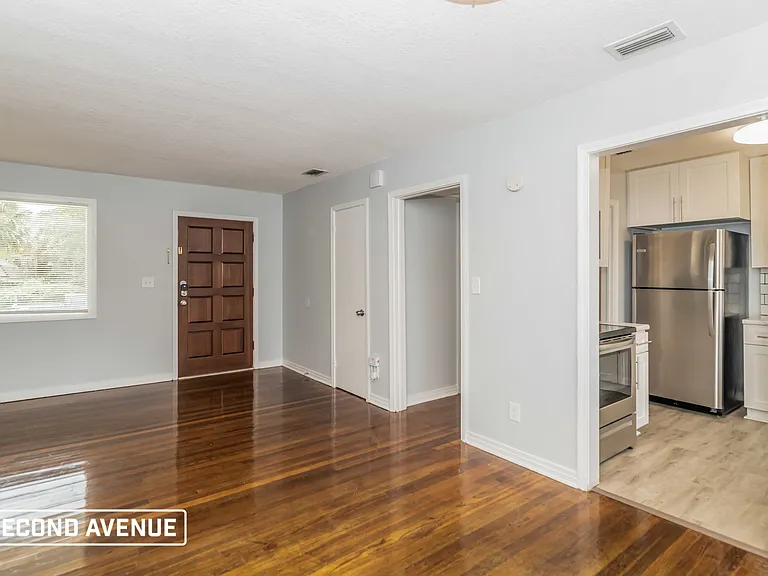 1807 Colby Ave — Photo 13