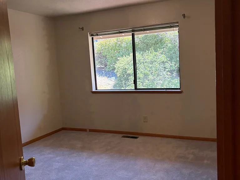 939 Fairway Ct — Photo 16