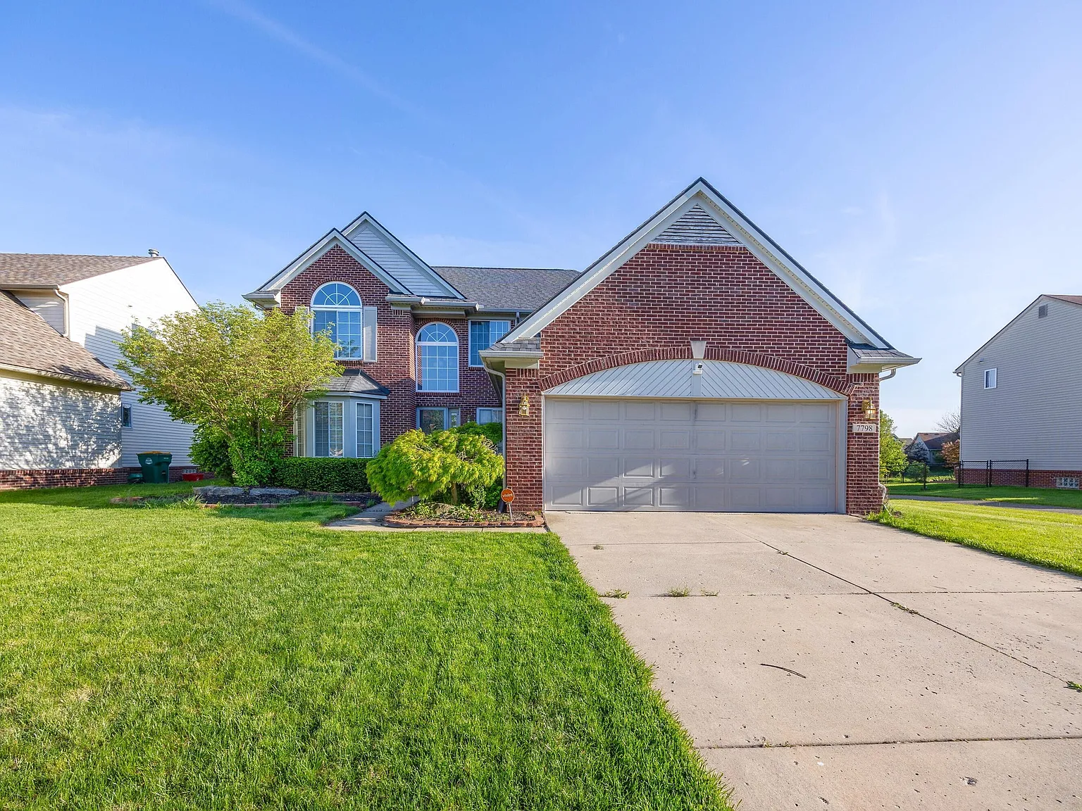 4 bed, 4.0 bath, 2082 sqft, $3,100 — Photo 1