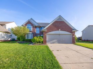 7798 Greene Farm Dr, Ypsilanti, MI 48197
