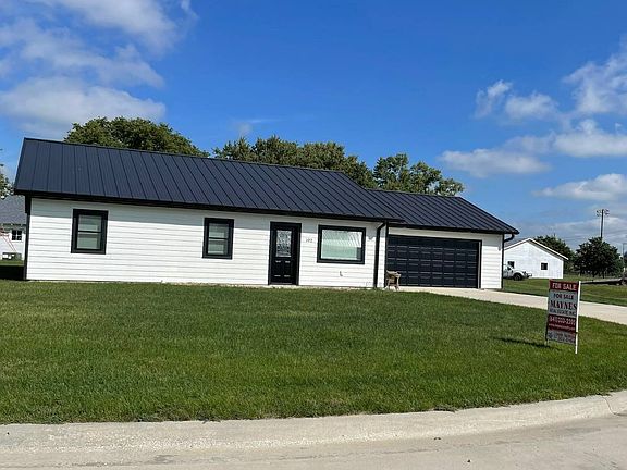 3rd image of 102 Circle Dr