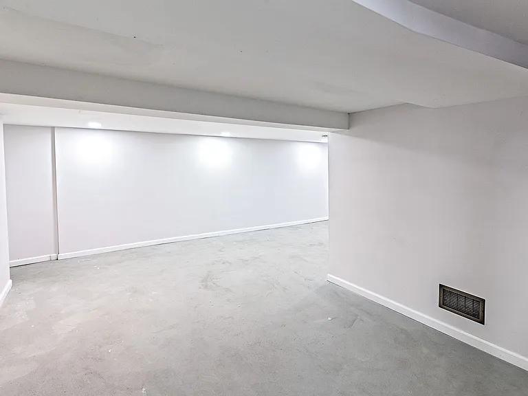 3005 N West St — Photo 15