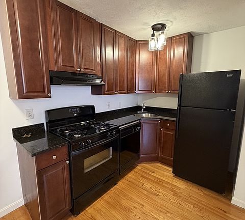 3rd image of 145 Endicott St APT 3A