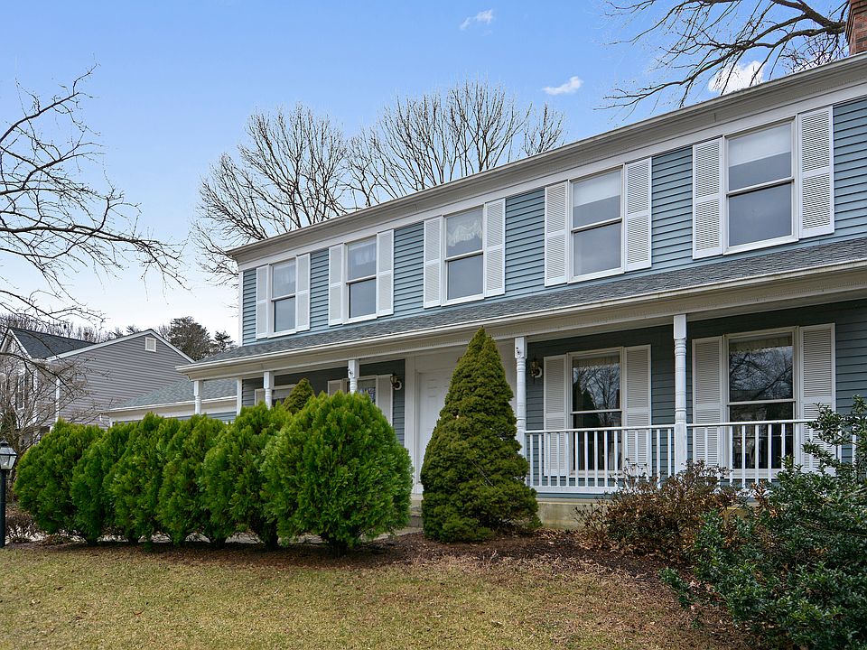 1st image of 411 Saddleback Ct
