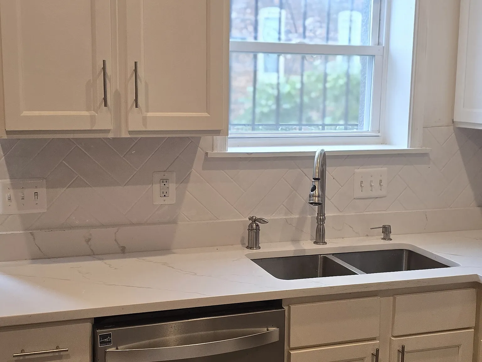 5 bed, 3.5 bath, 2145 sqft, $3,250 — Photo 4