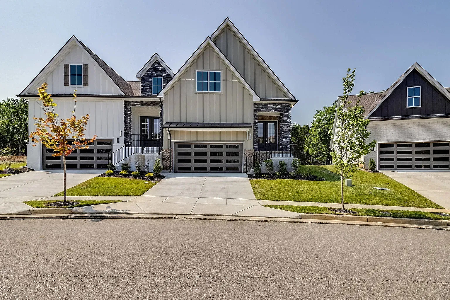 3 bed, 2400 sqft, $3,000 — Photo 1