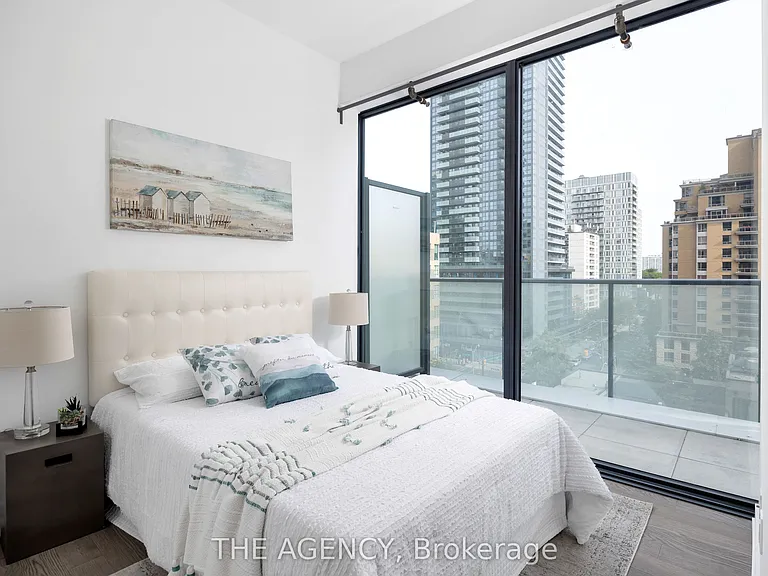 161 Roehampton Ave #804 — Photo 11