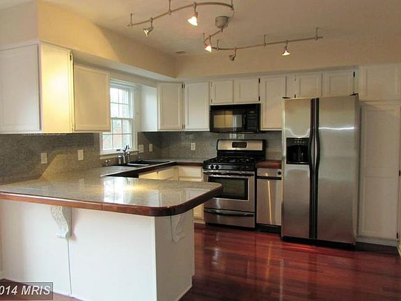 2nd image of 1063 Lindsay Ln