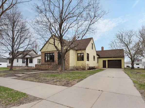 411 Ash St S, Sauk Centre, MN 56378