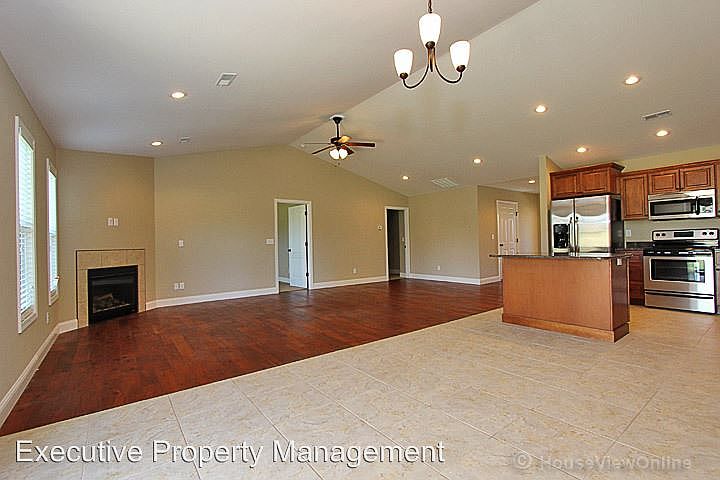 1st image of 865 Broadridge Dr