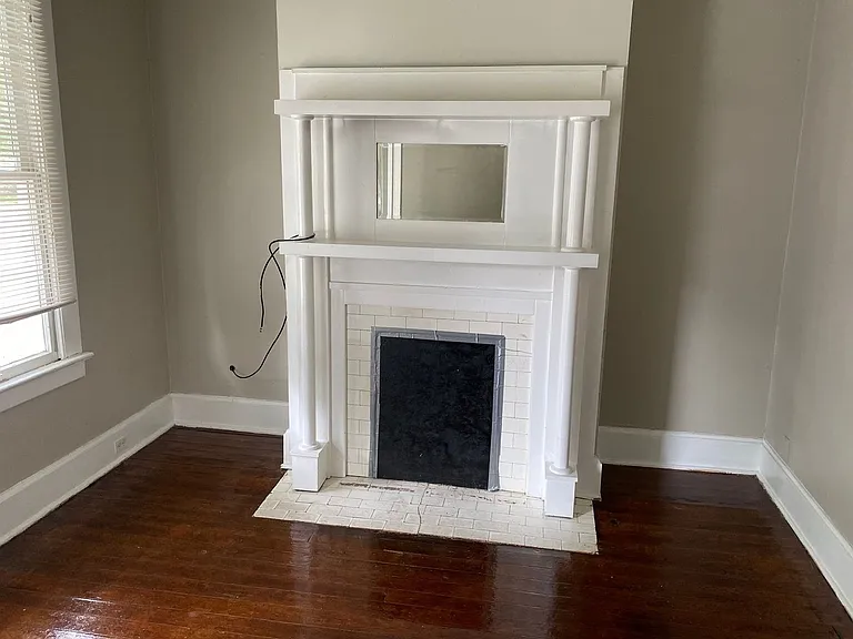 364 Oldham Ave — Photo 4