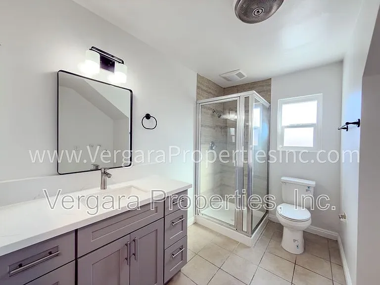 18012 Manhattan Pl — Photo 14
