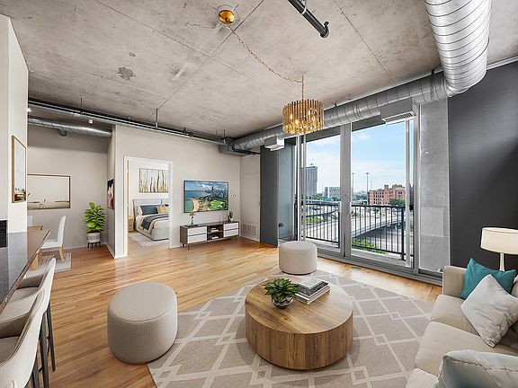 3rd image of 700 W Van Buren St APT 709