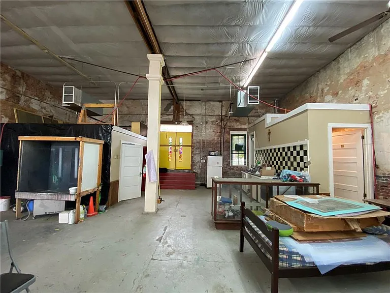 202 N Commerce St — Photo 11