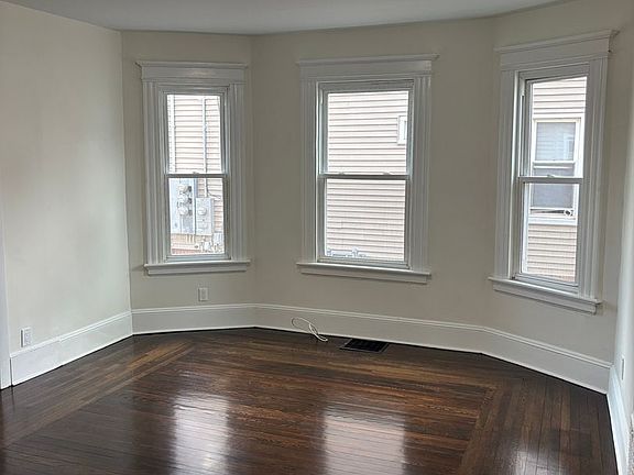 4th image of 38 Roberts St Floor 2