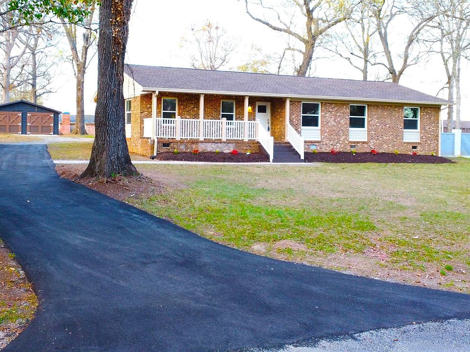 1st image of 107 Oakwood Dr