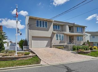2639 Riverside Ave, Seaford, NY 11783