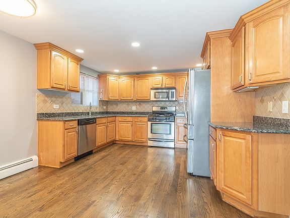 2nd image of 6333 N Milwaukee Ave #2B