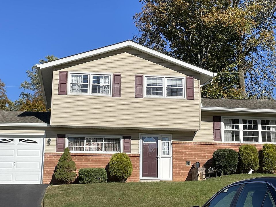 1st image of 7 Woodbury Ct