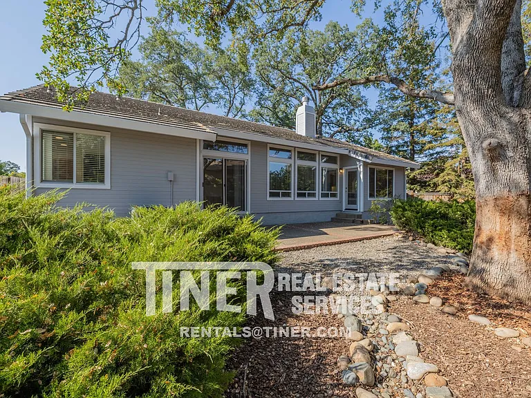 180 Briggs Ranch Dr — Photo 36